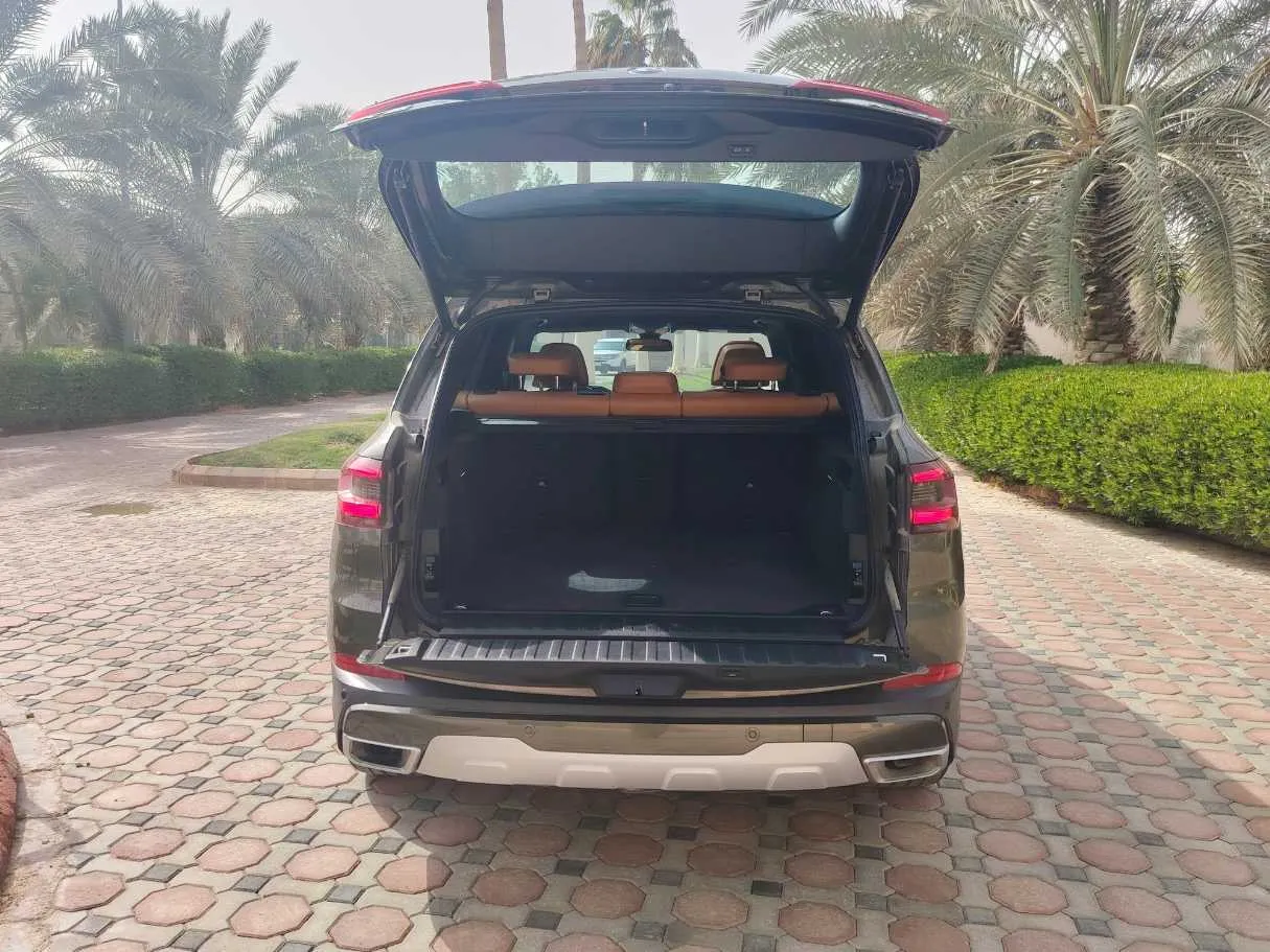 Car image 24