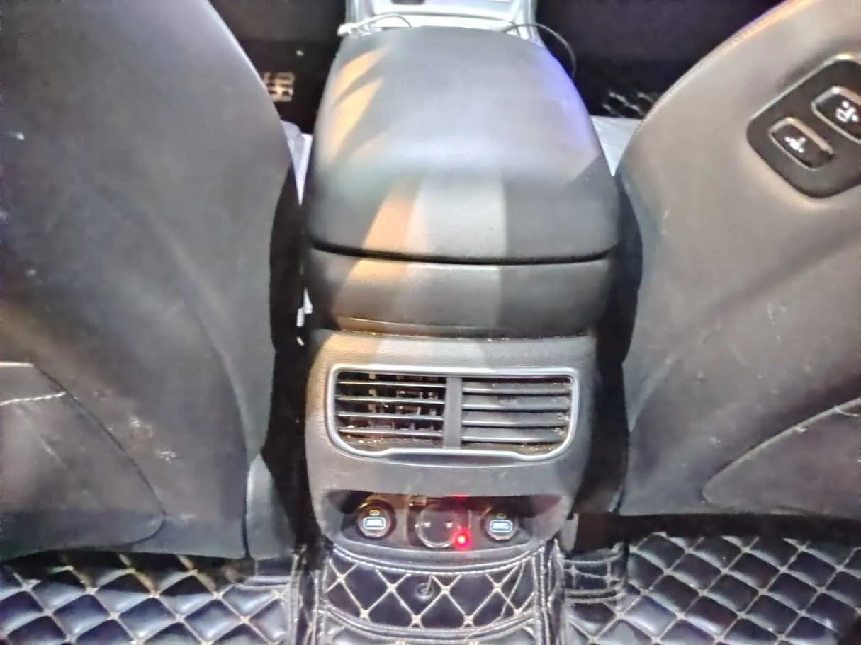 Car image 29