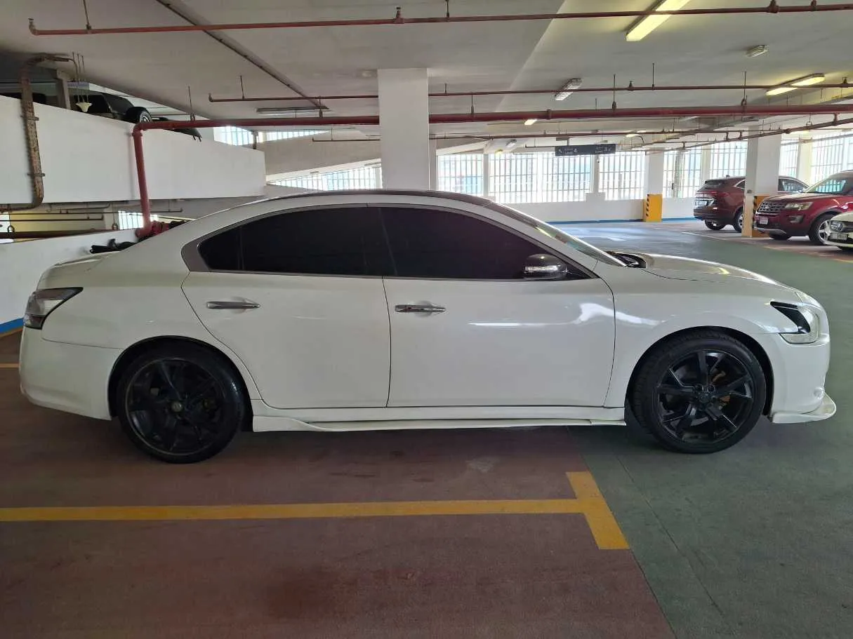 Car image 8