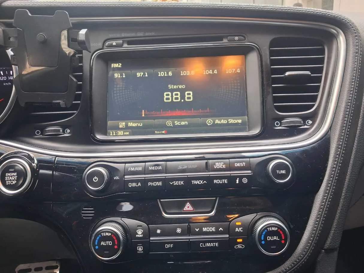 Car image 16