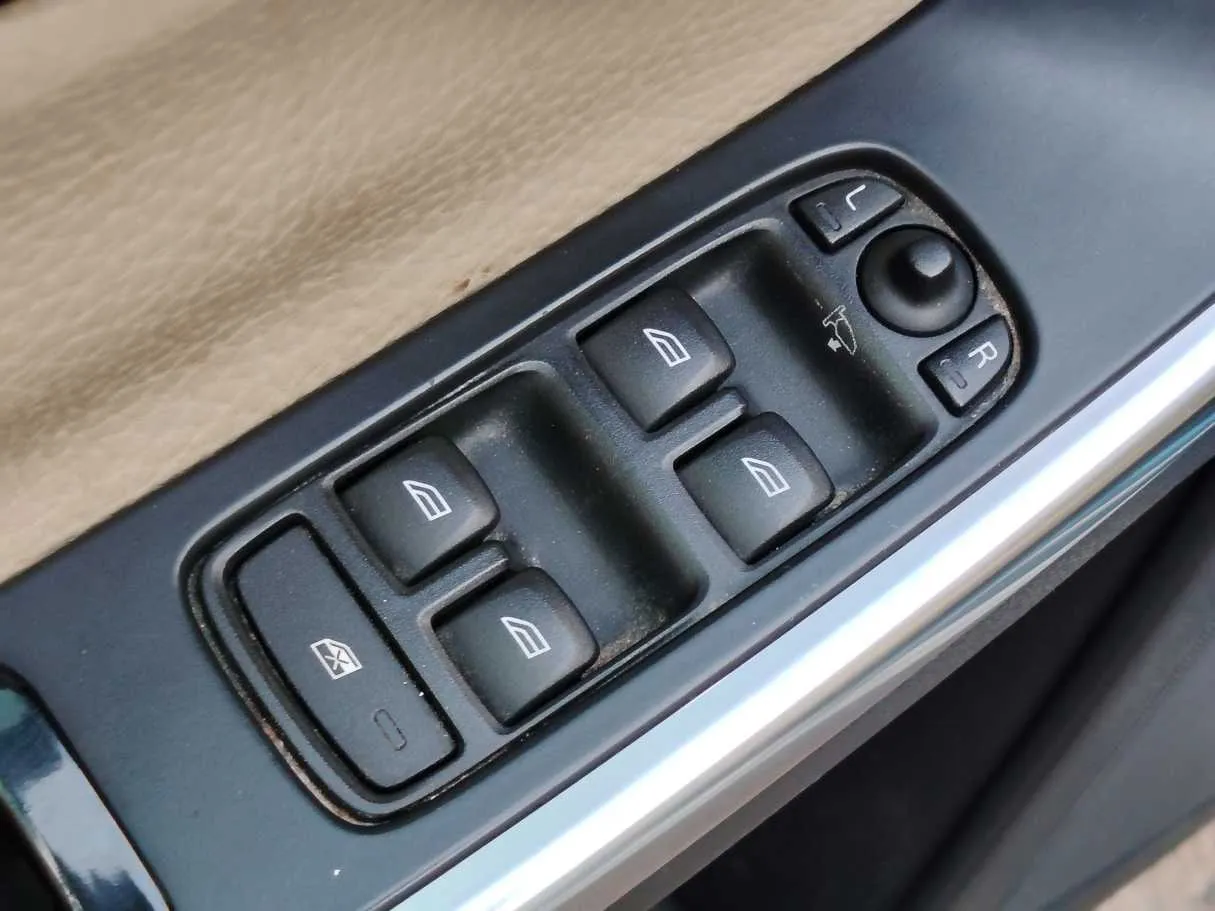 Car image 33