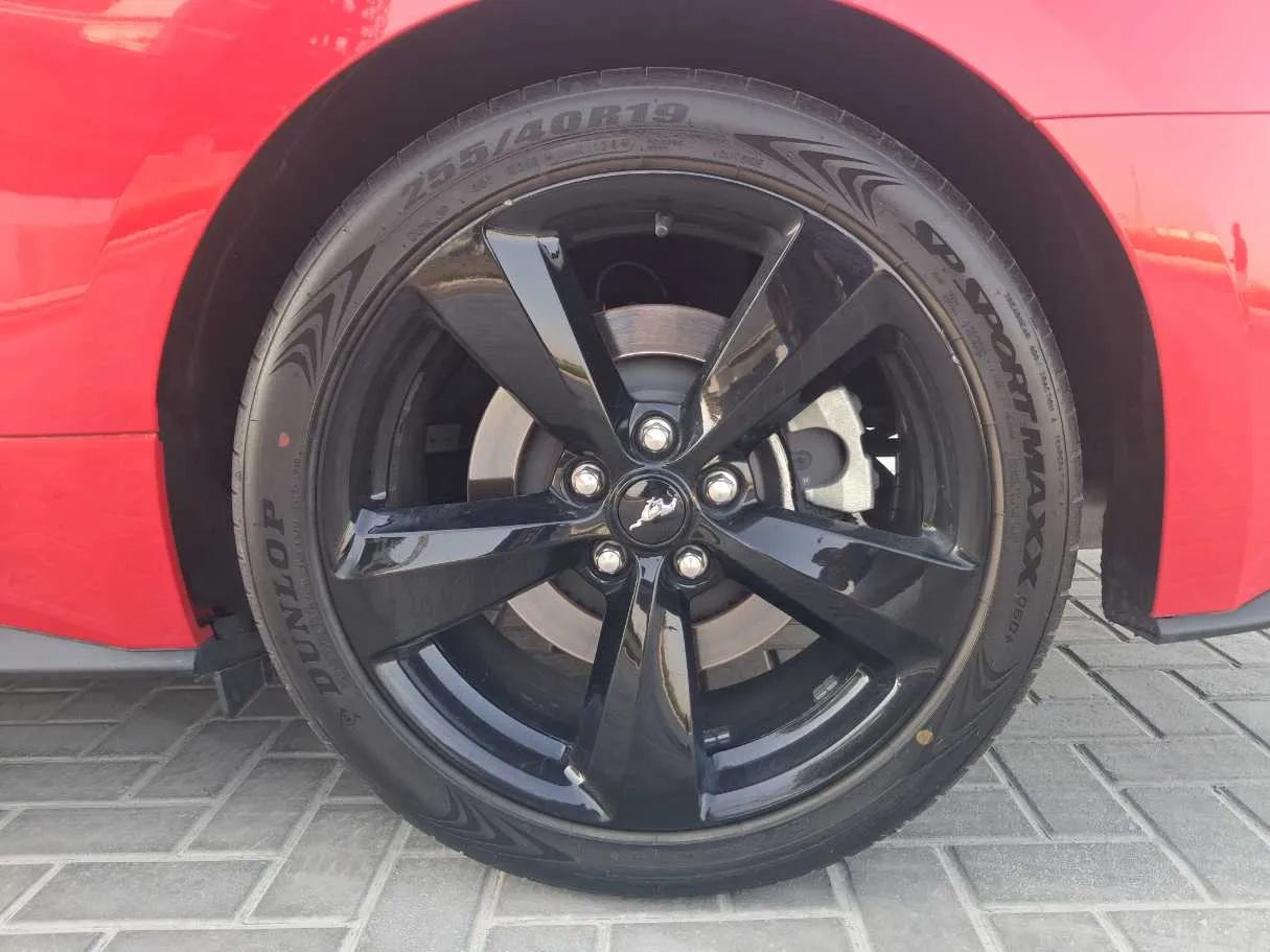 Car image 9