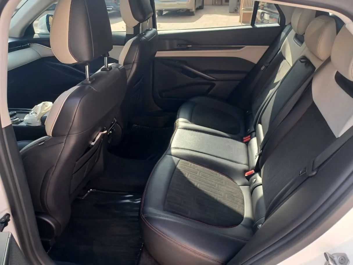 Car image 15