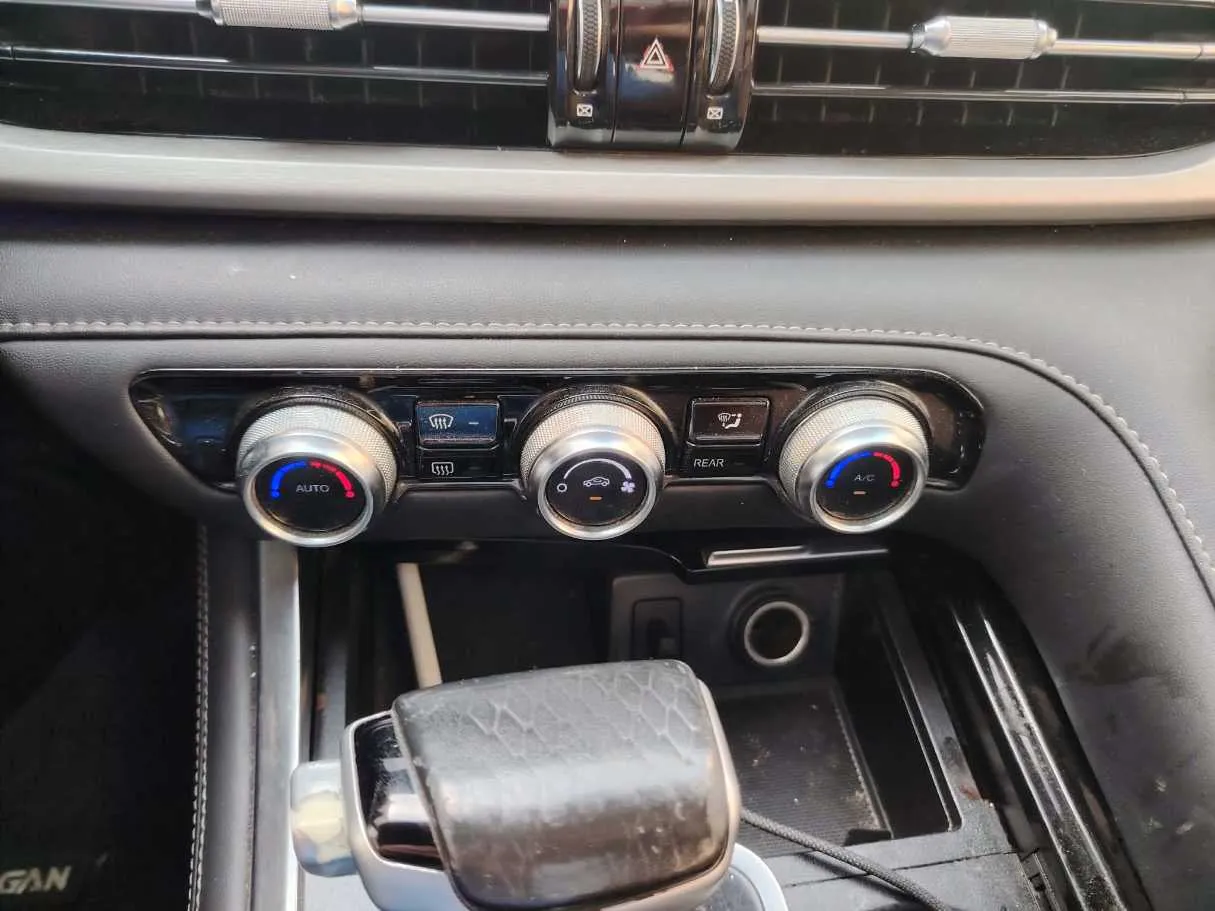 Car image 26