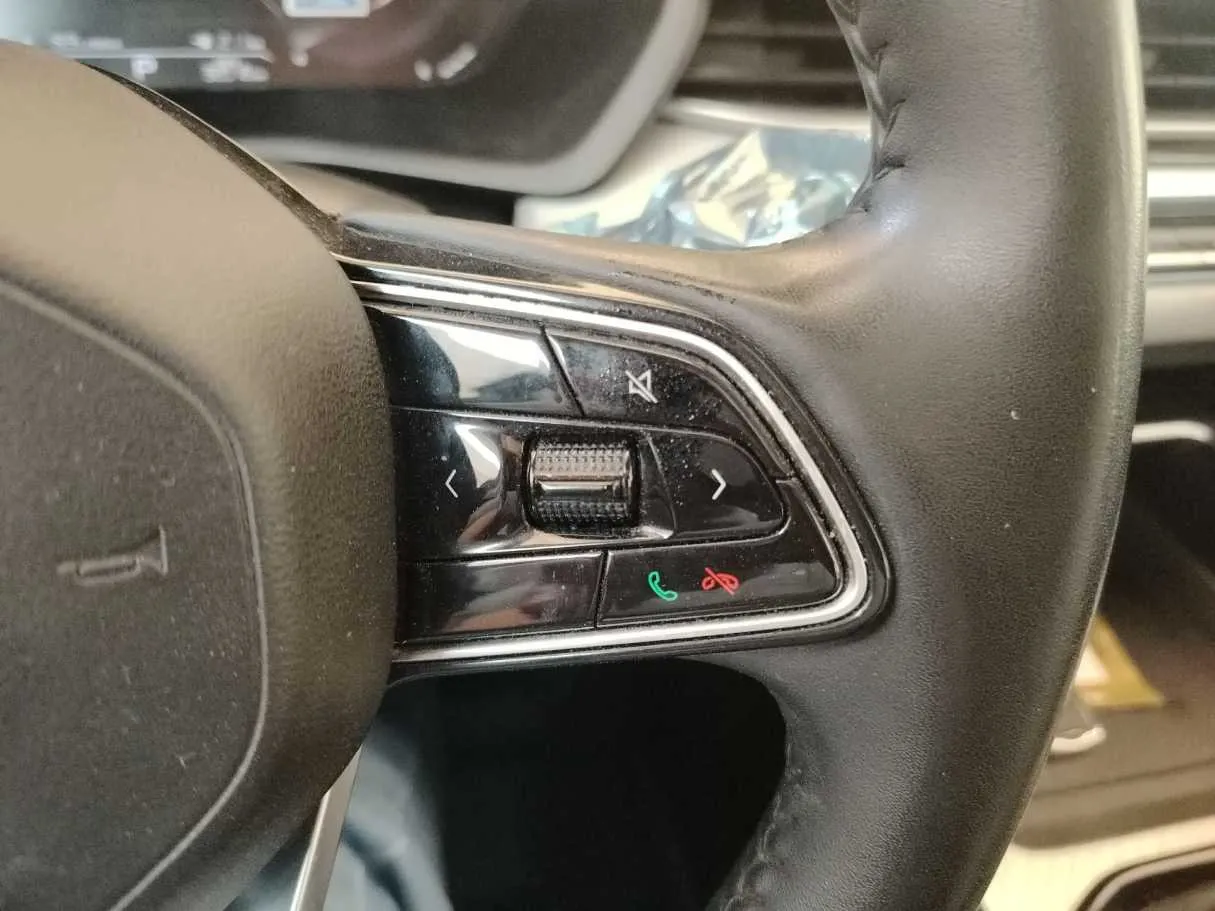 Car image 34