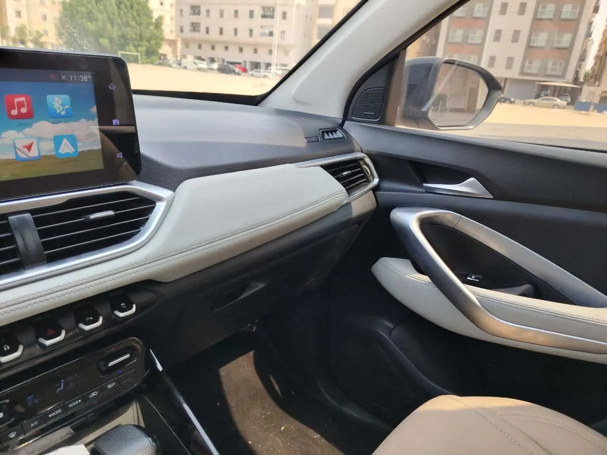 Car image 18