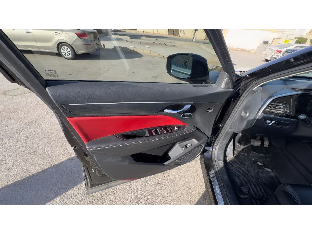 Car image 9