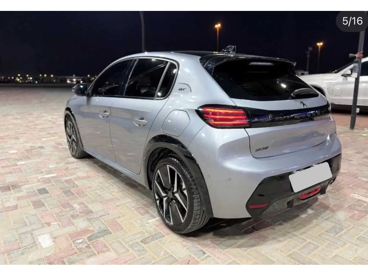 Car image 6