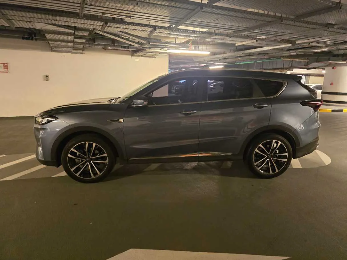Car image 4