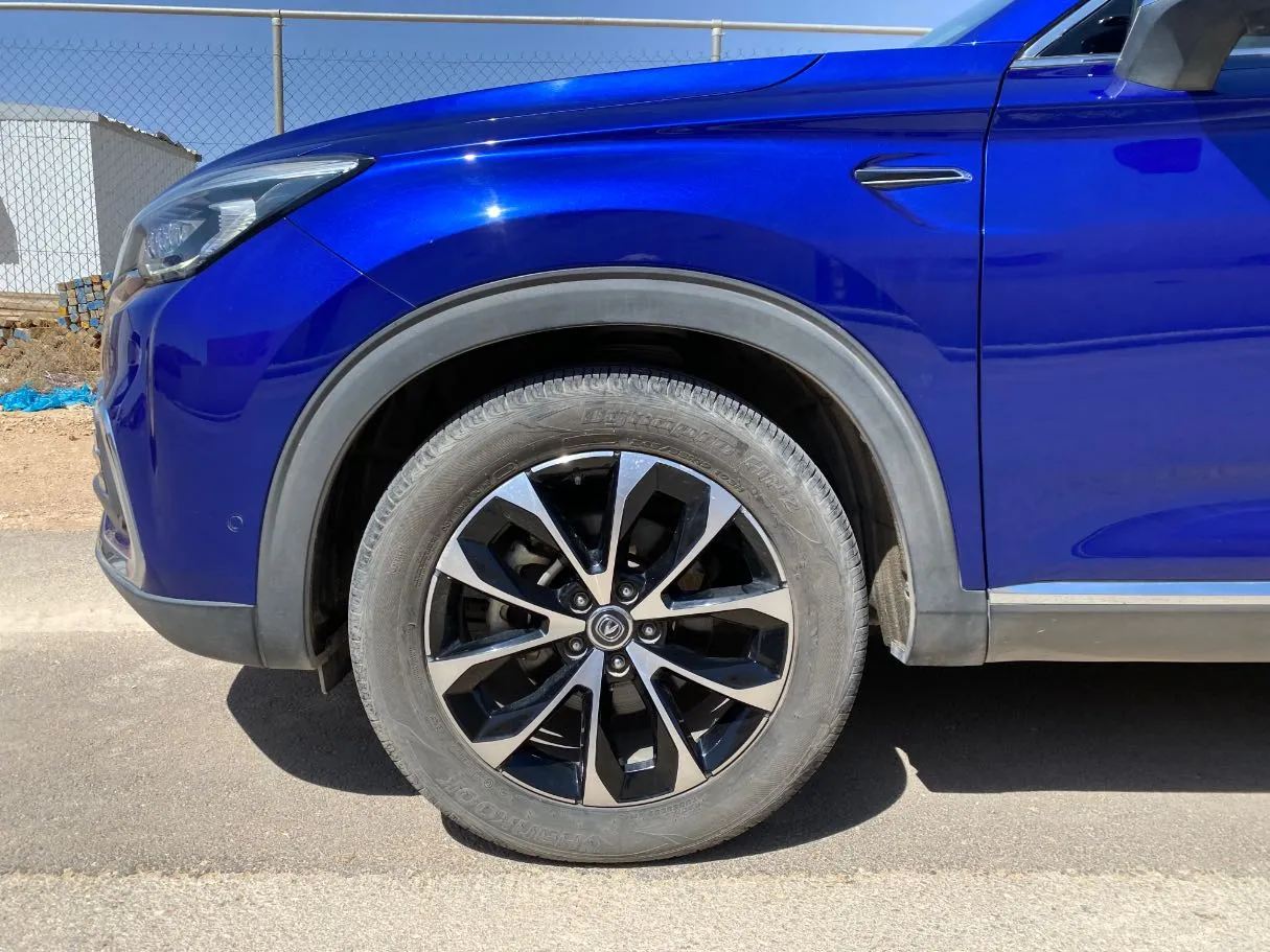 Car image 9