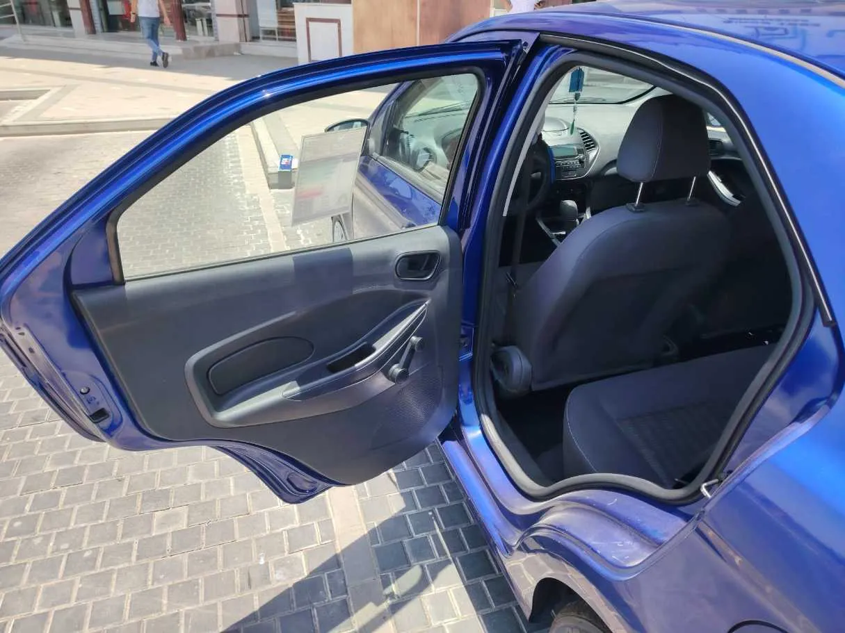 Car image 15