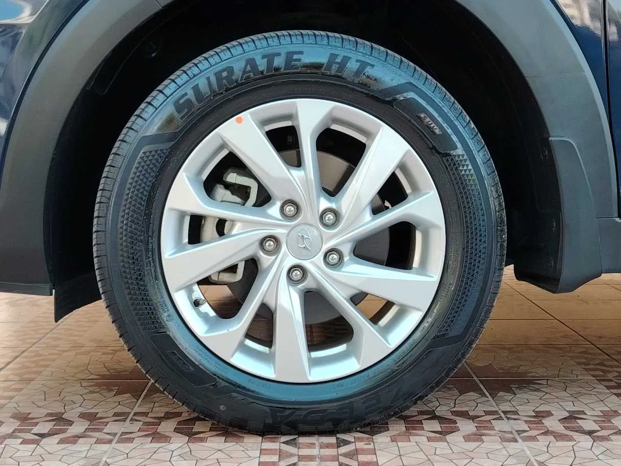 Car image 10