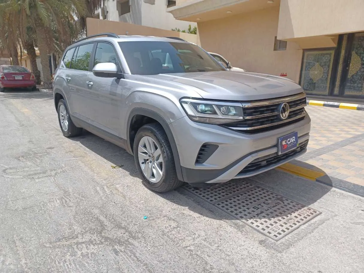 Car image 3