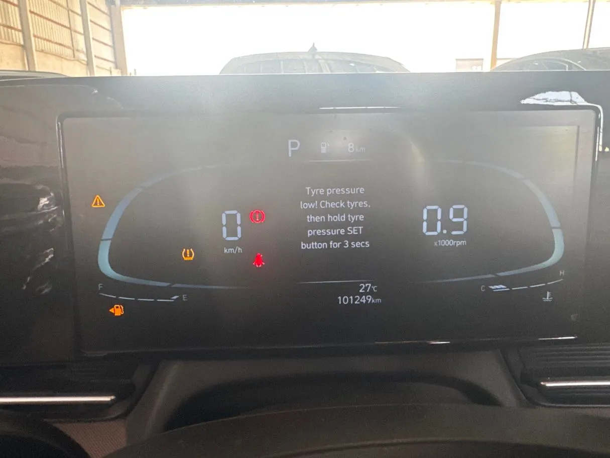 Car image 9