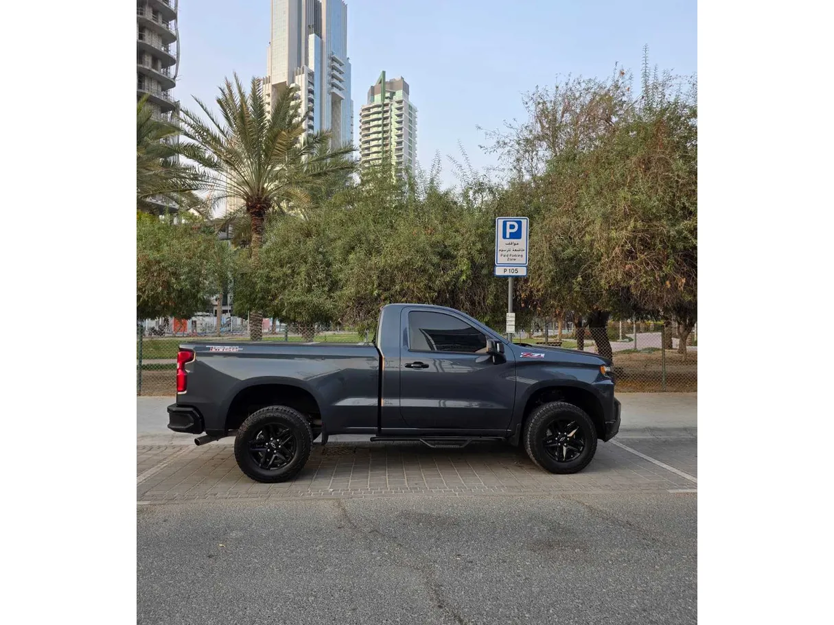 Car image 11