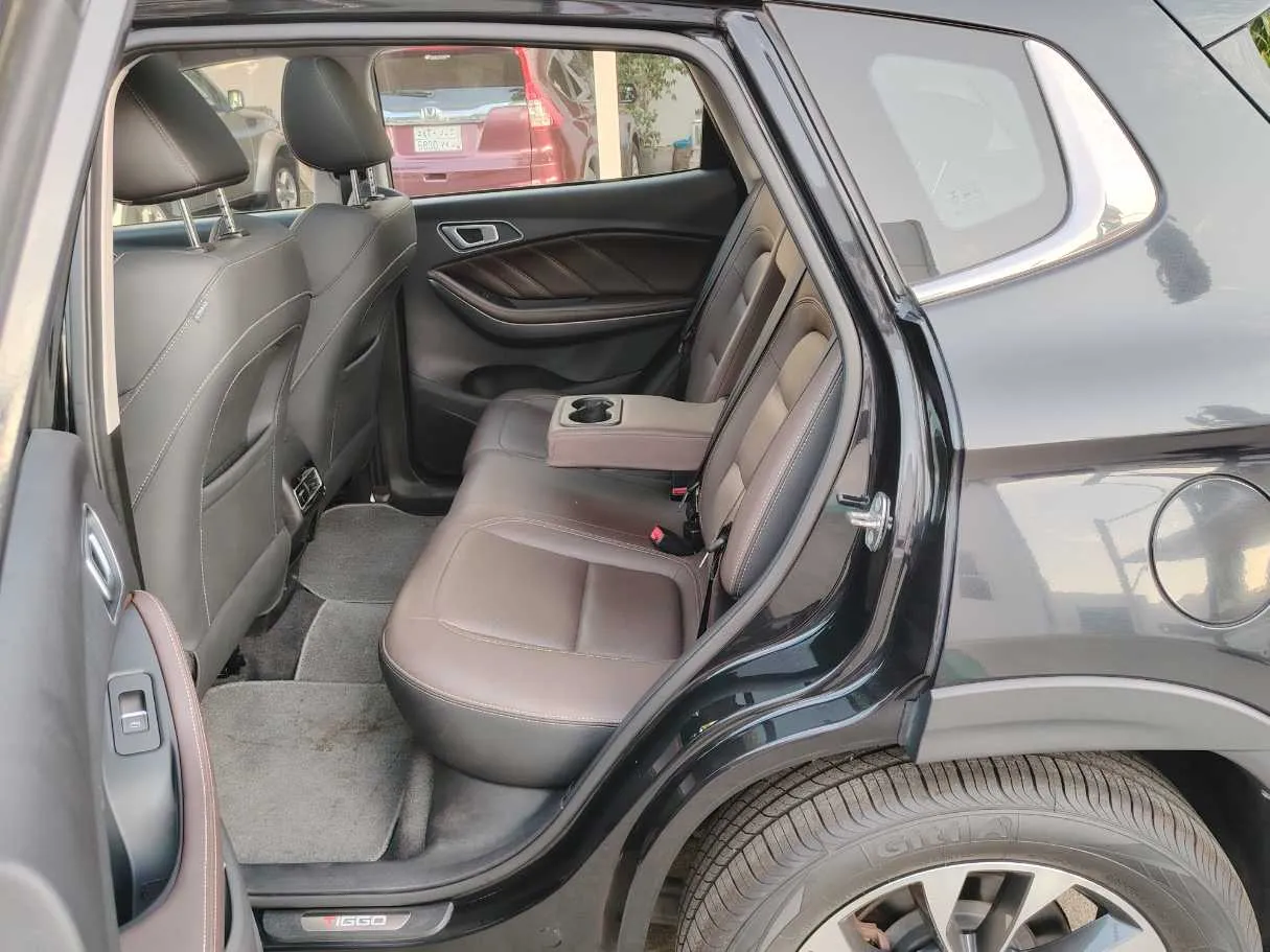 Car image 14