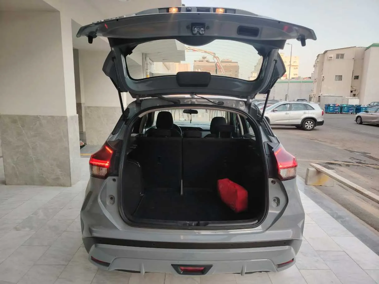 Car image 34