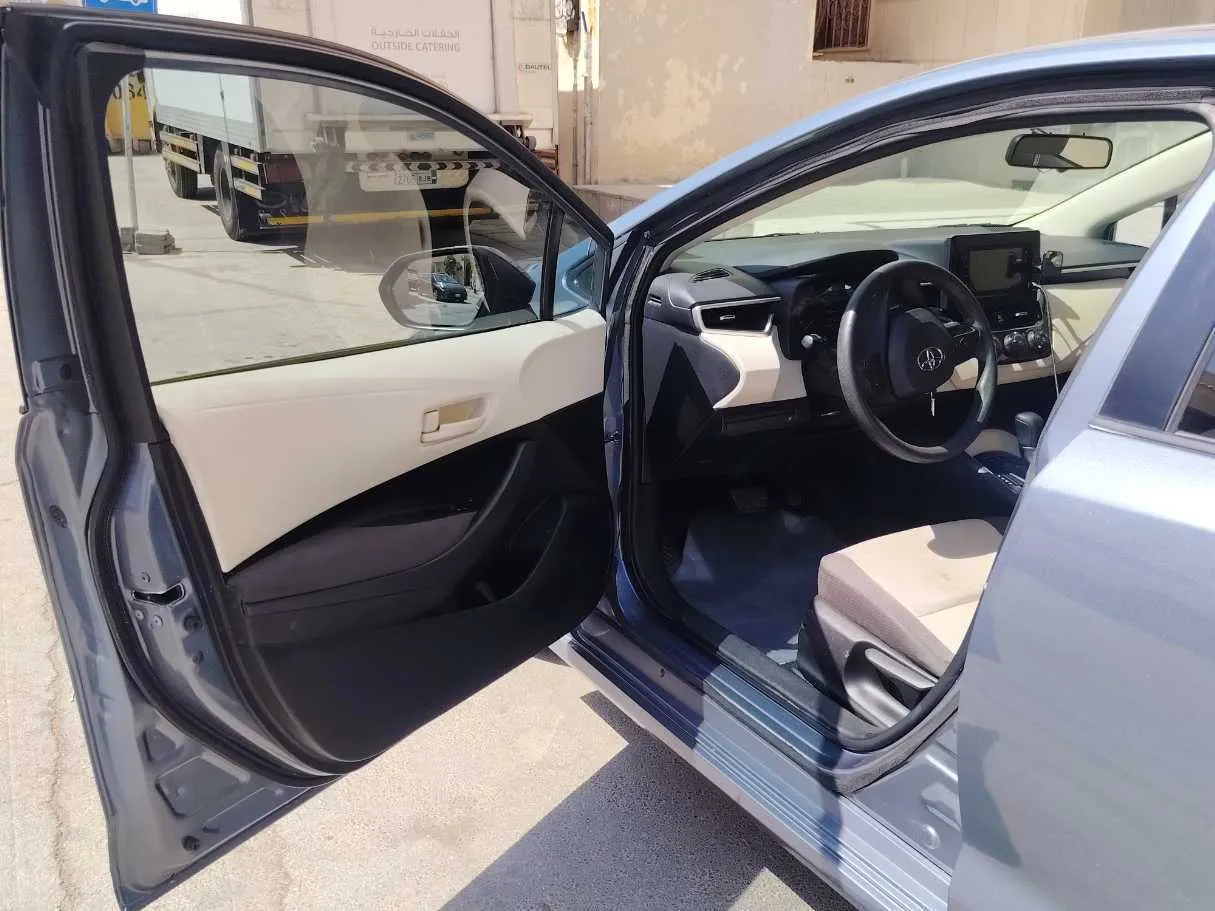Car image 10