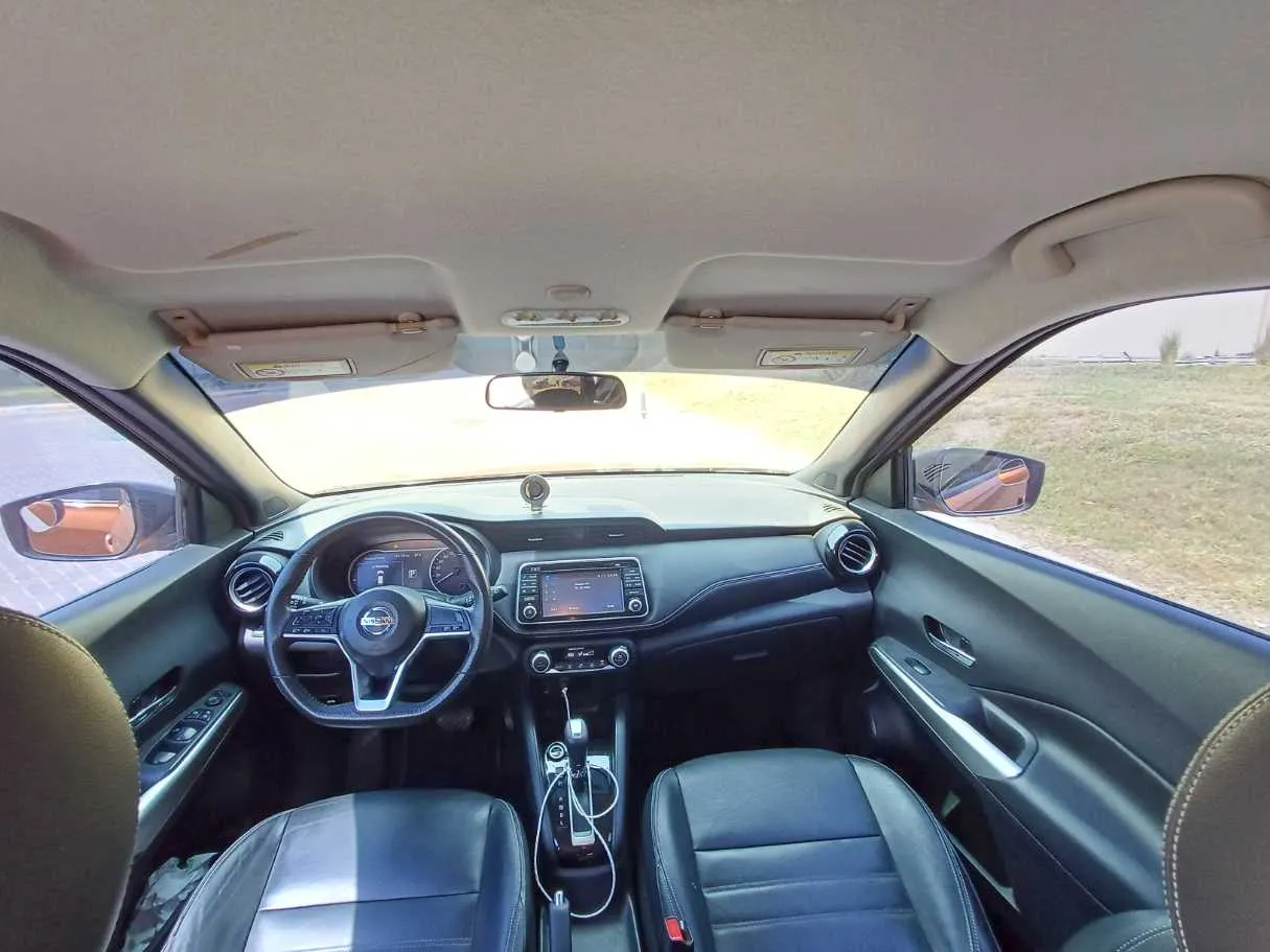 Car image 14