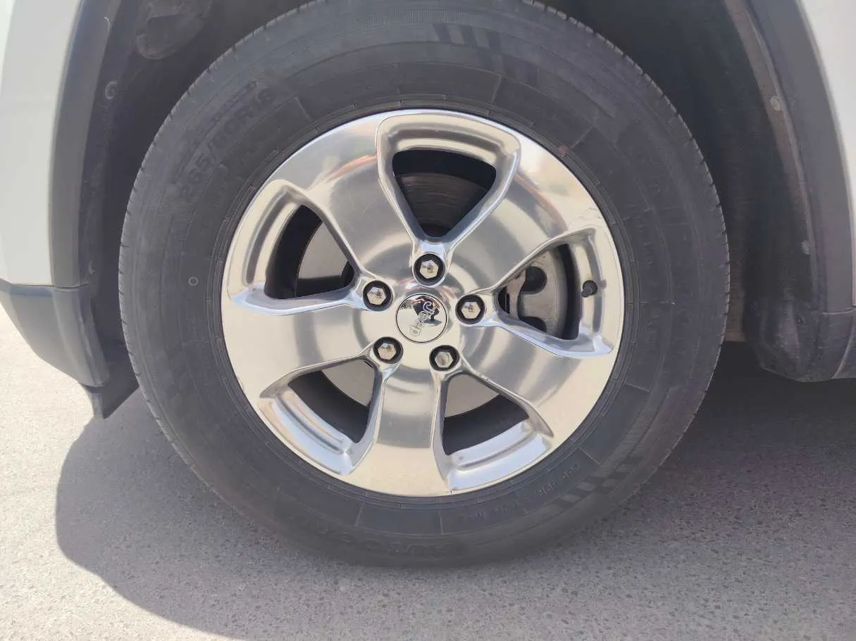 Car image 10