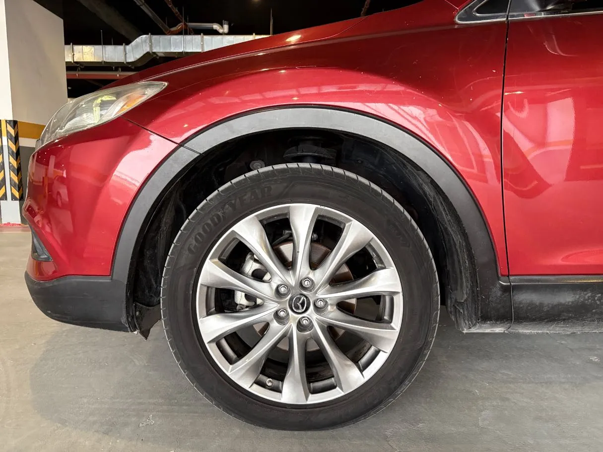 Car image 9