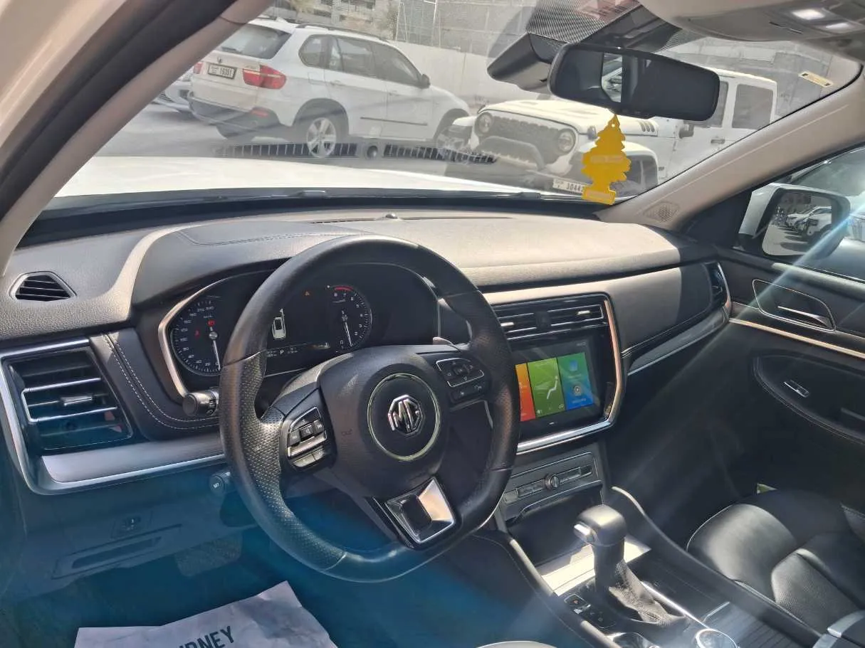 Car image 11