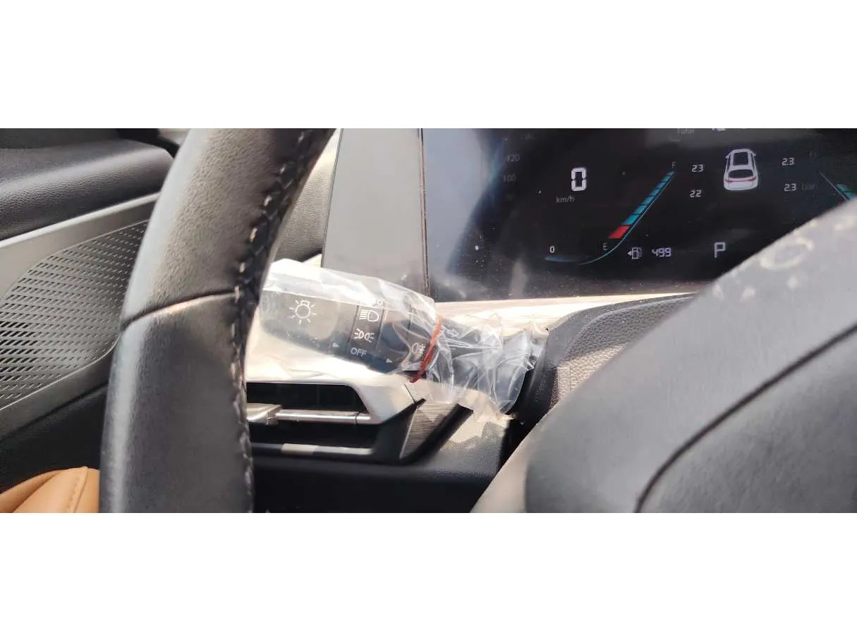 Car image 25