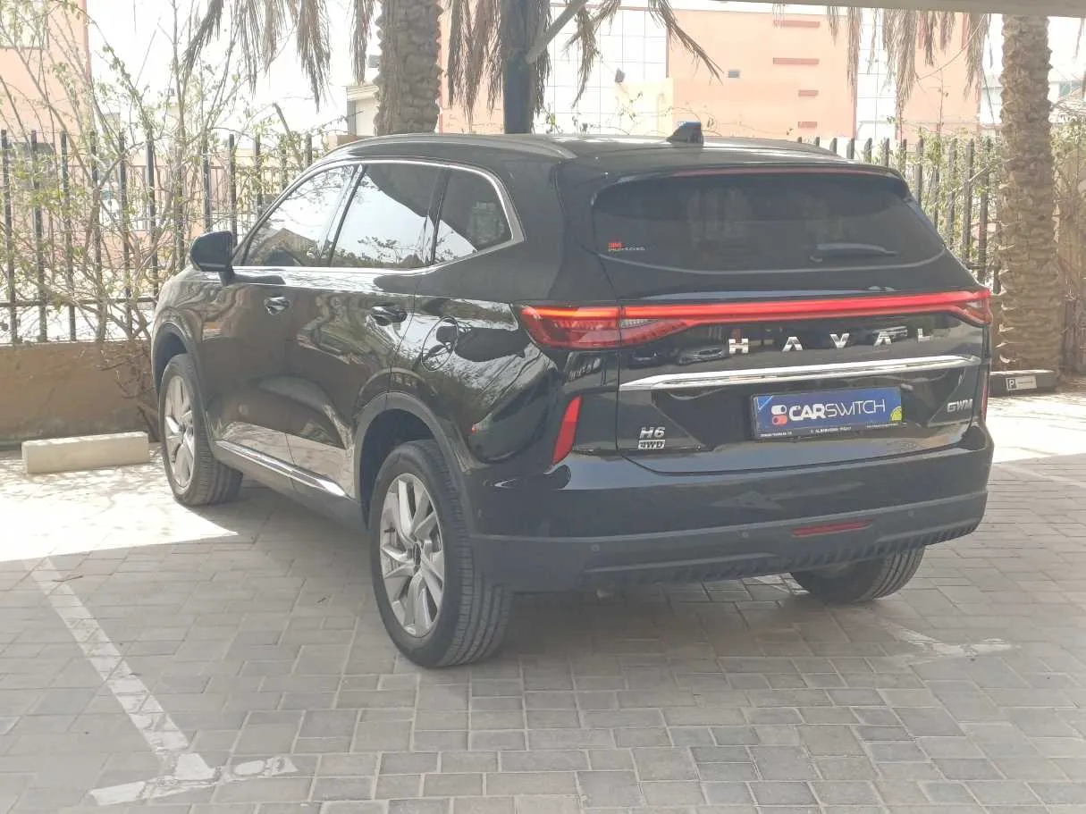 Car image 5