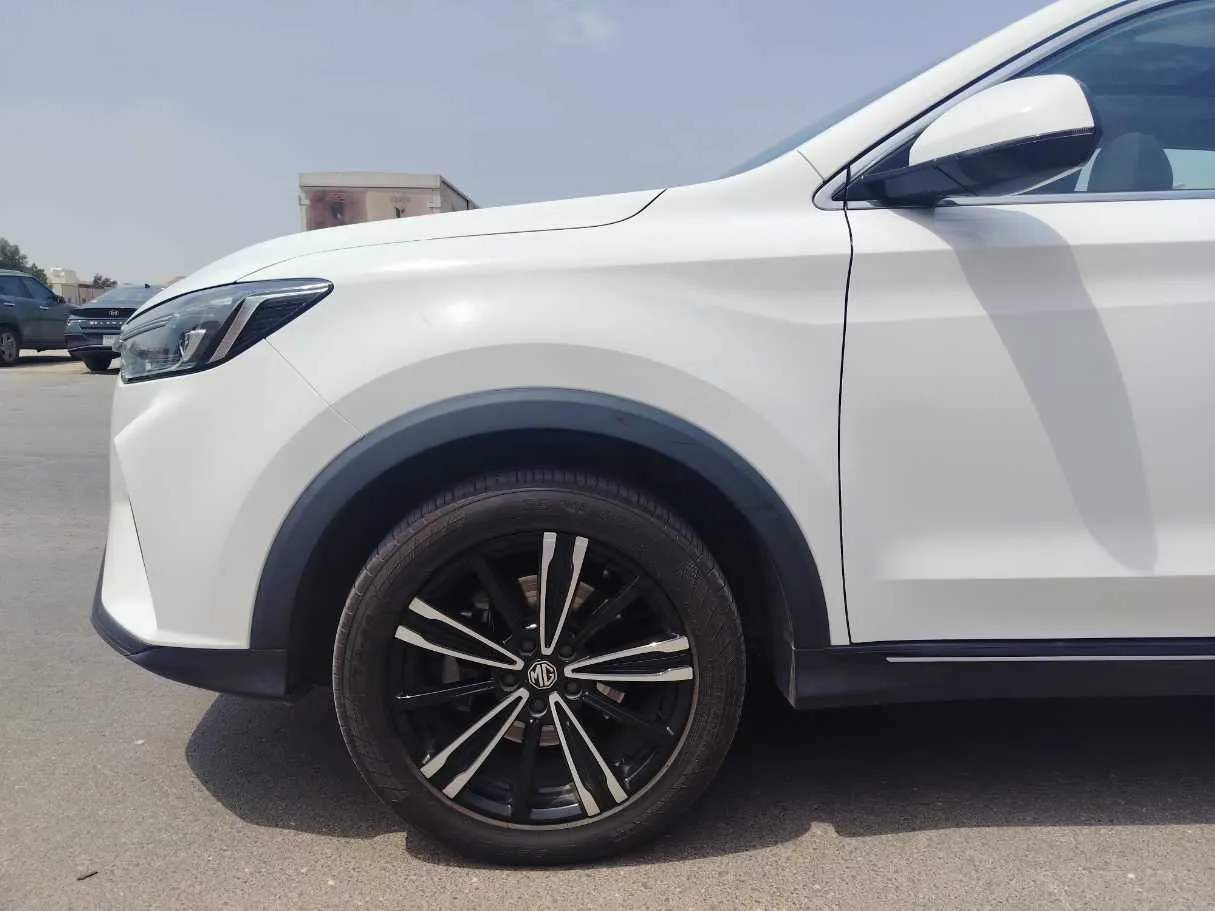 Car image 9
