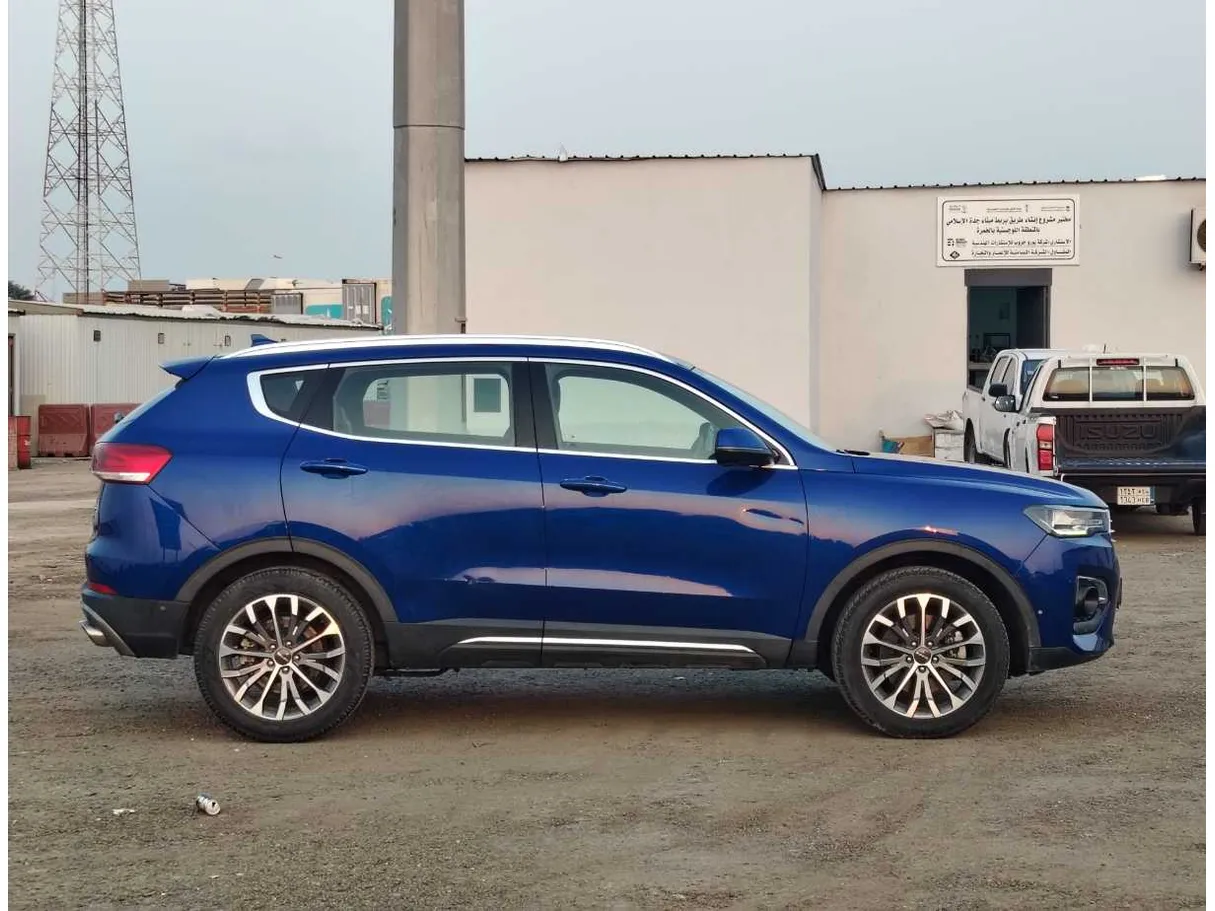 Car image 4