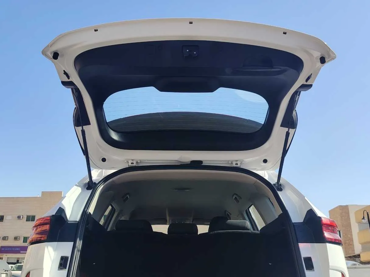 Car image 25