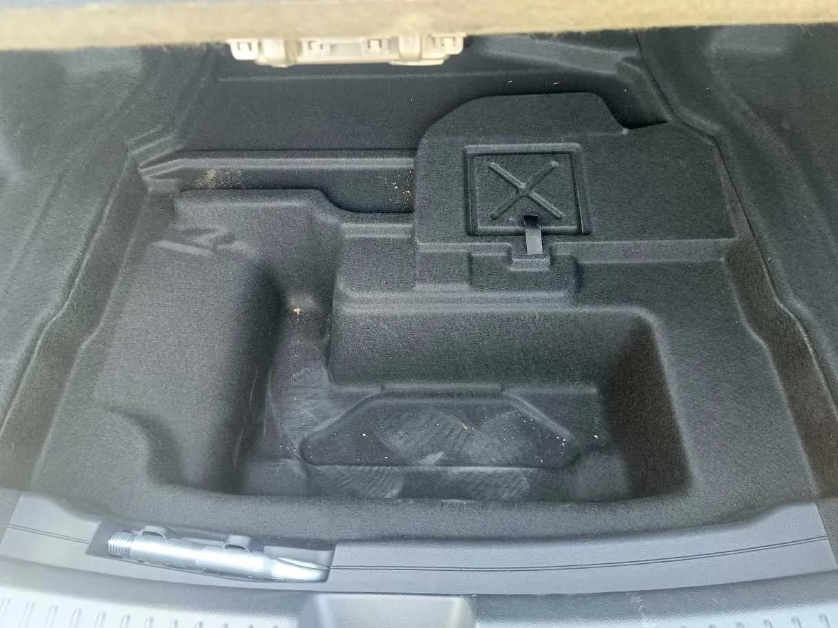 Car image 37