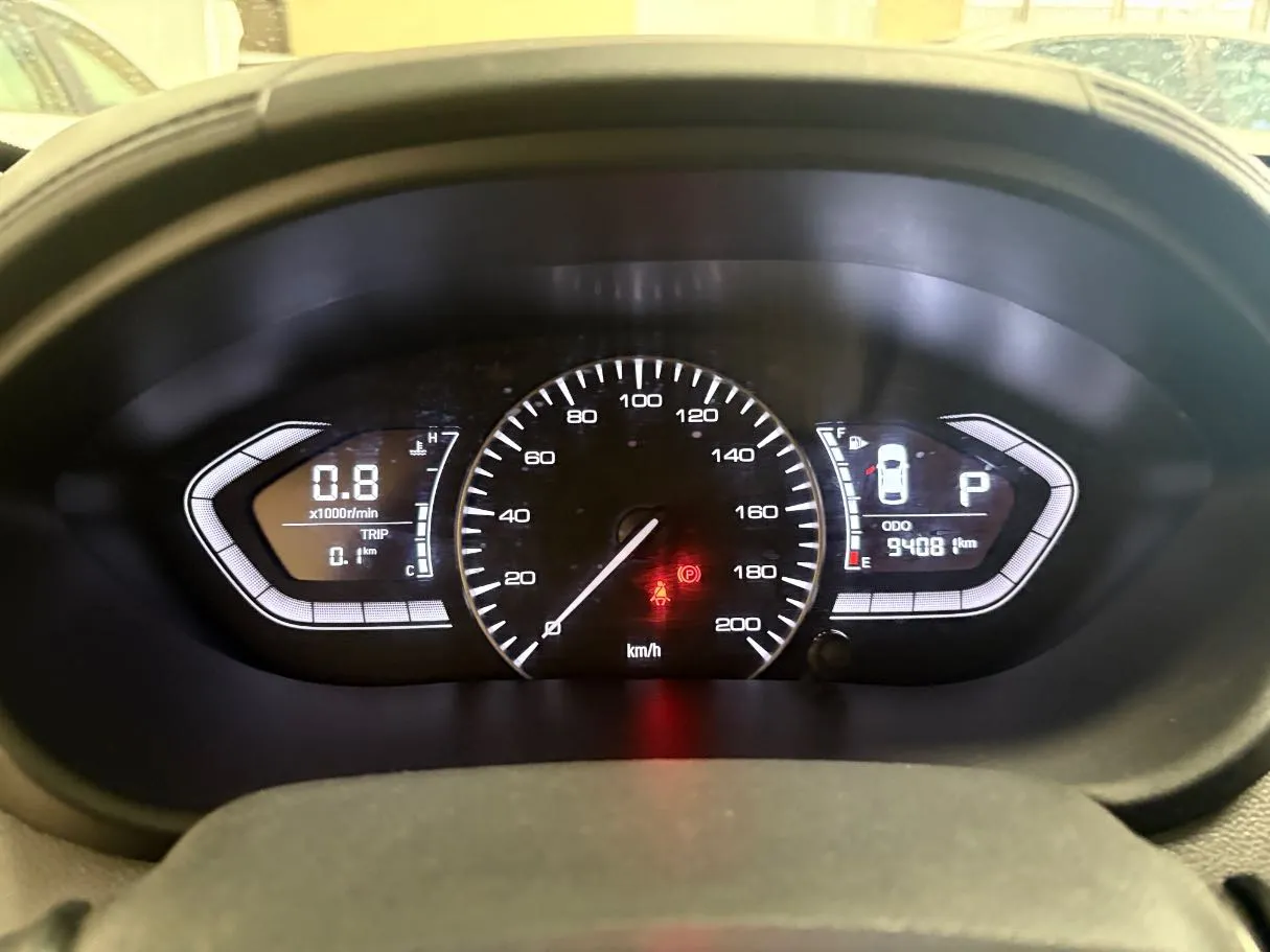 Car image 12