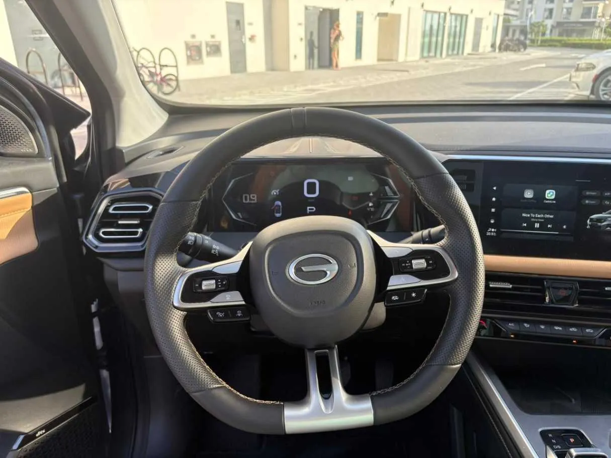 Car image 14