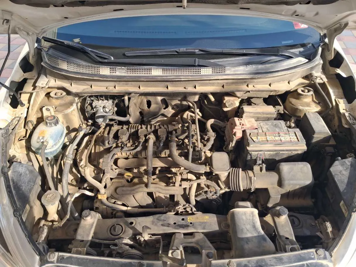 Car image 19