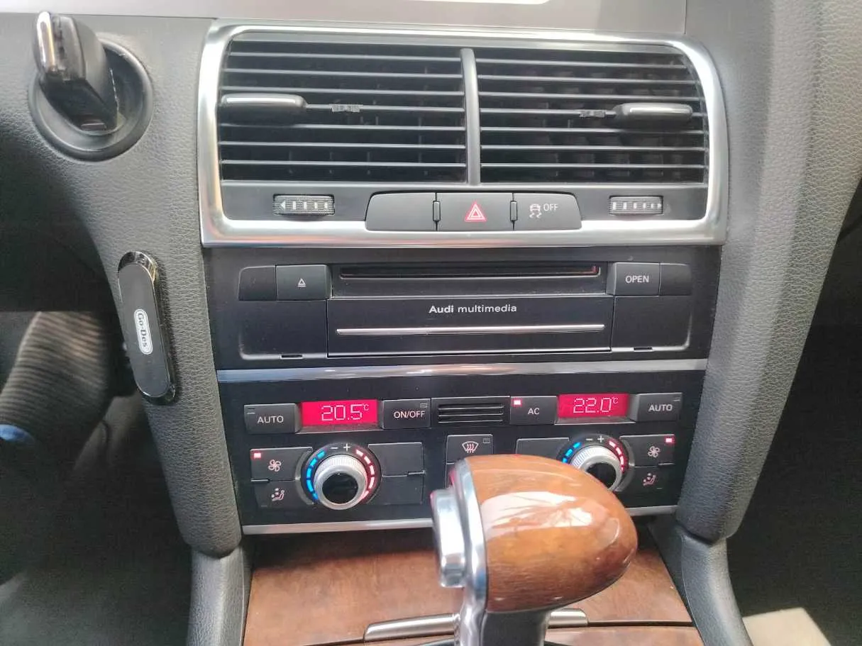 Car image 27