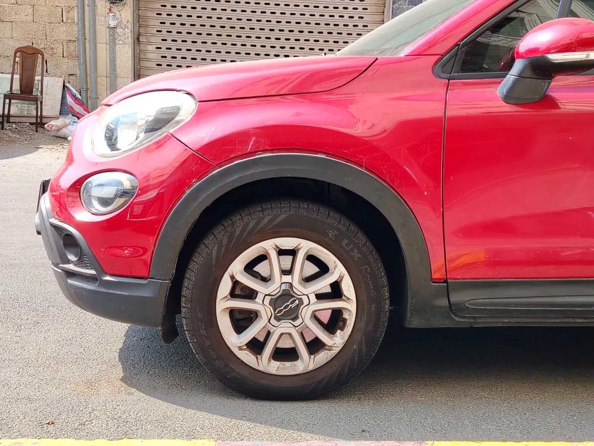 Car image 9