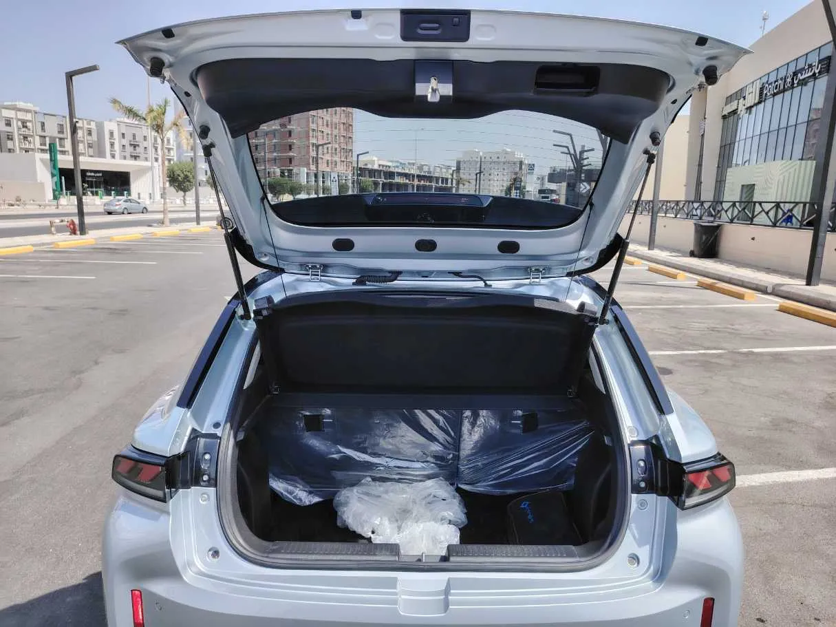 Car image 24