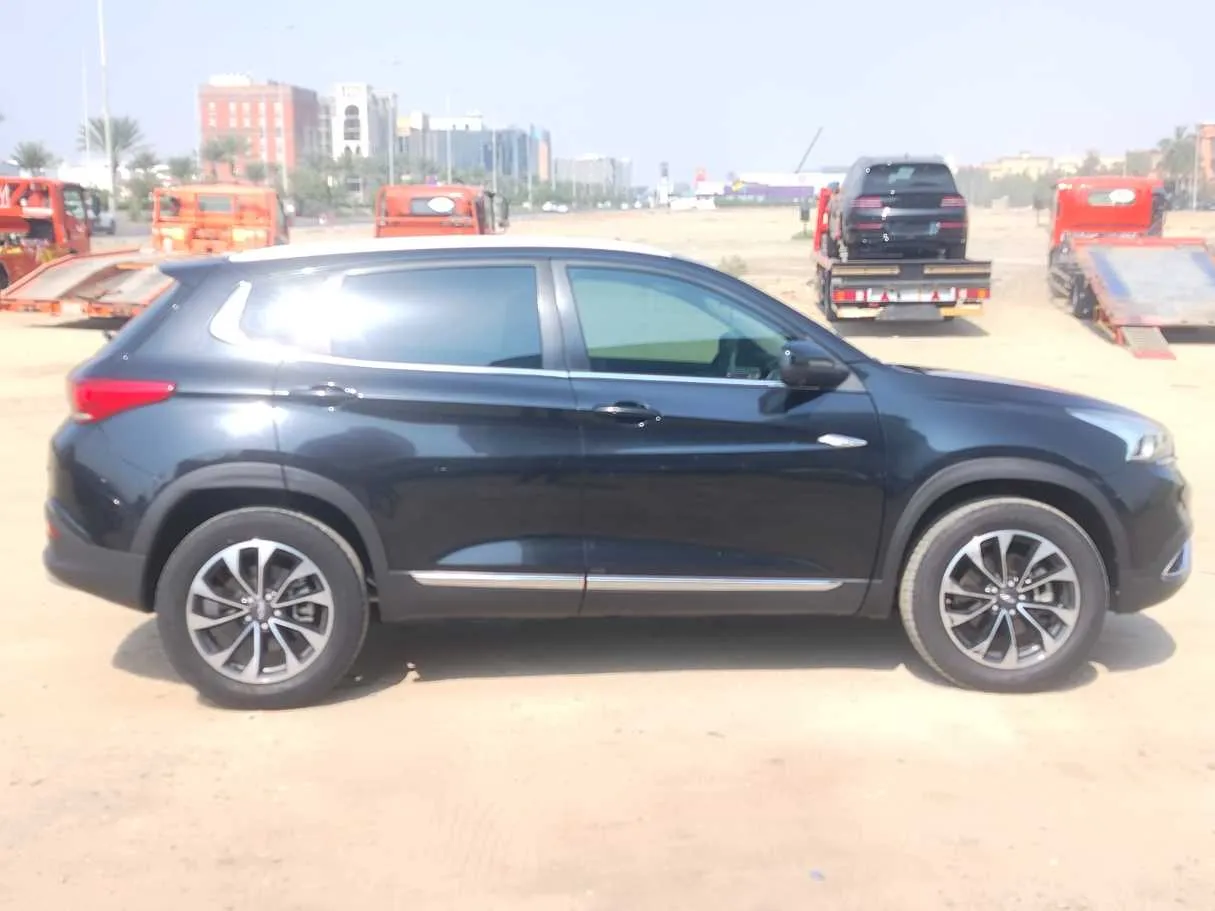Car image 4