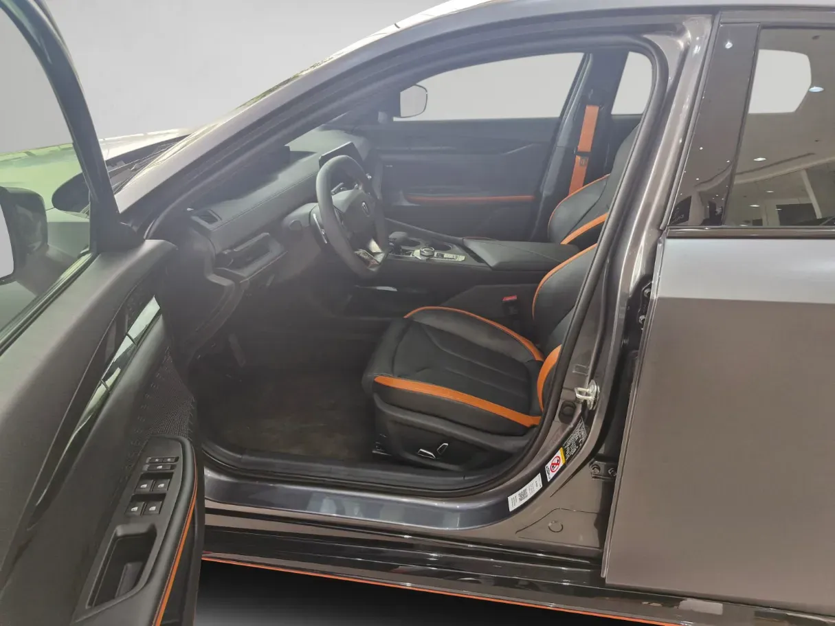 Car image 6