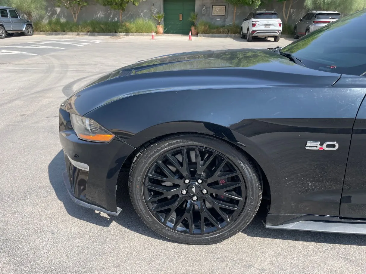 Car image 9