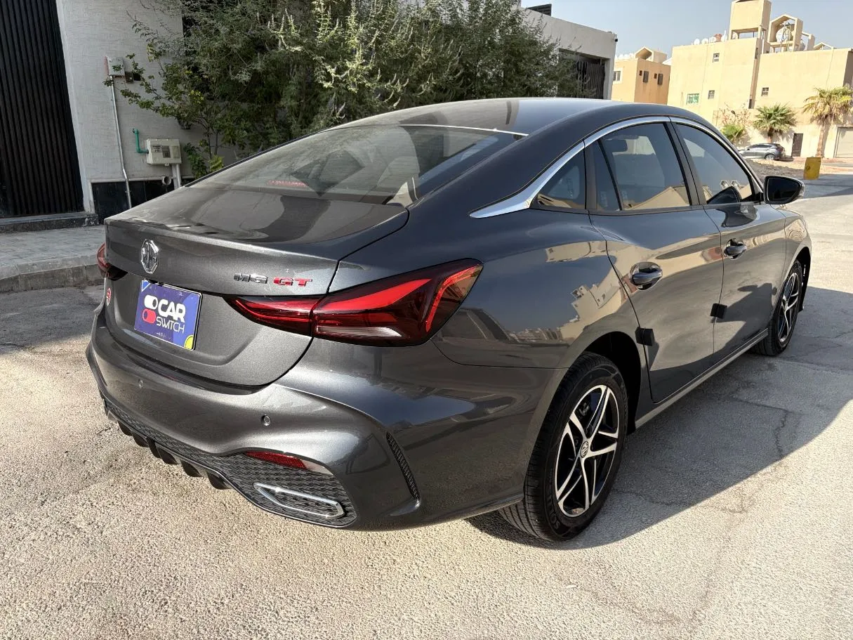 Car image 5