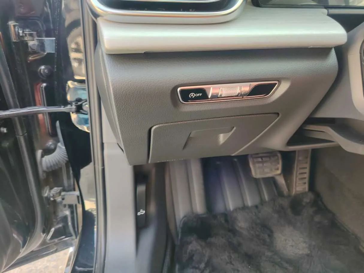 Car image 38