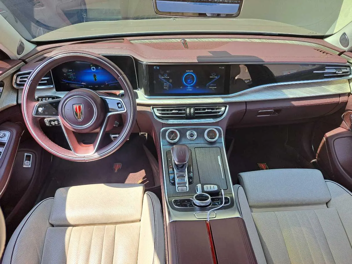 Car image 16