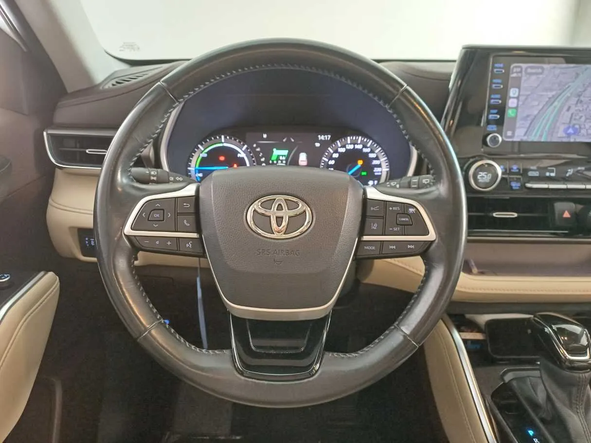 Car image 19