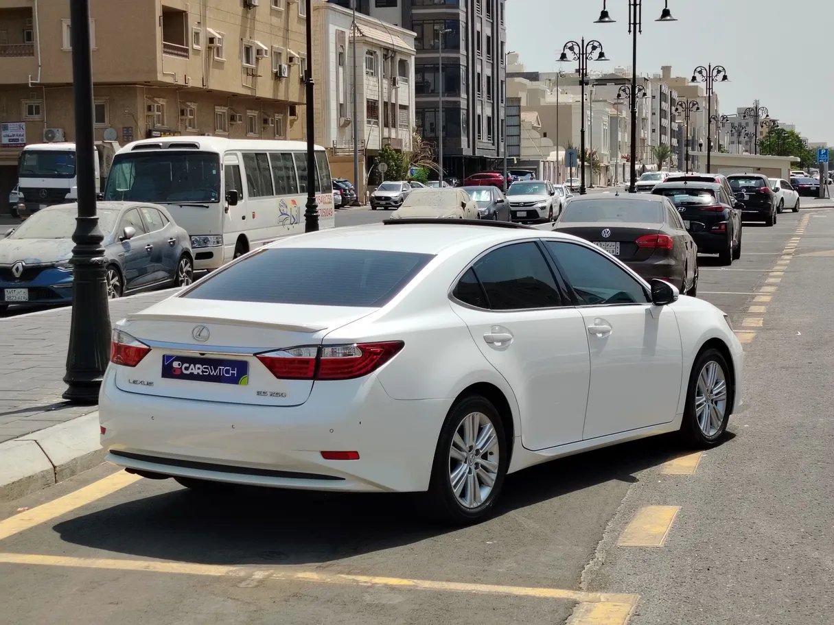 Car image 5