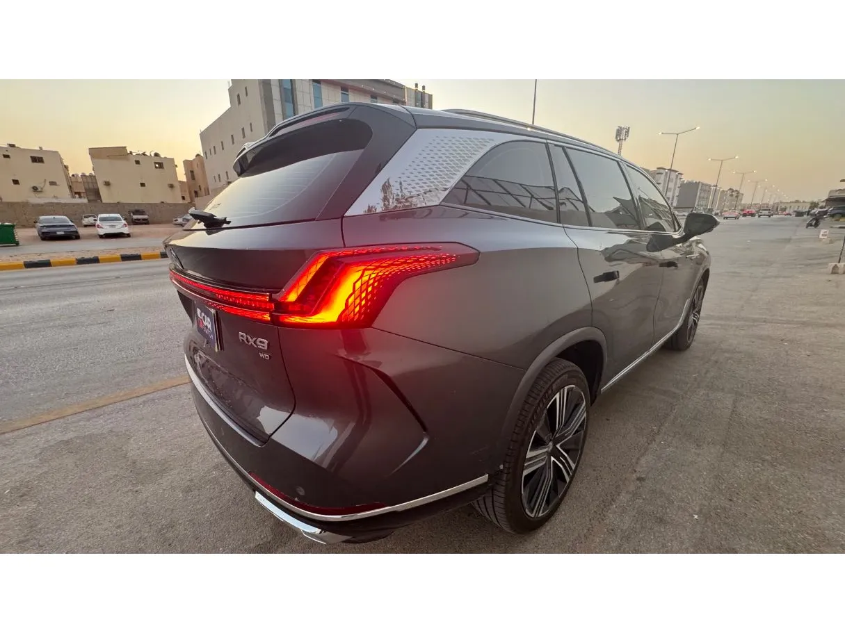 Car image 5