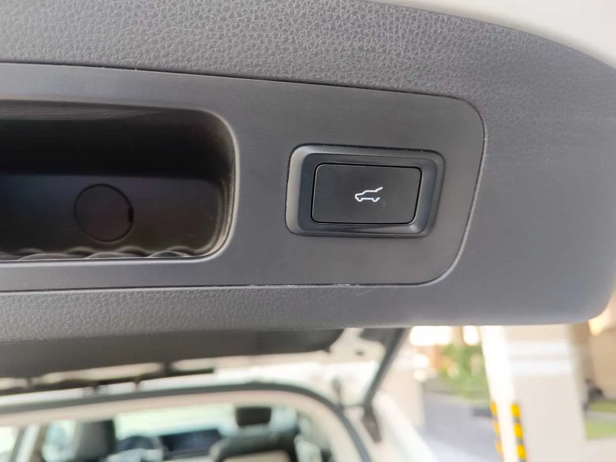 Car image 32