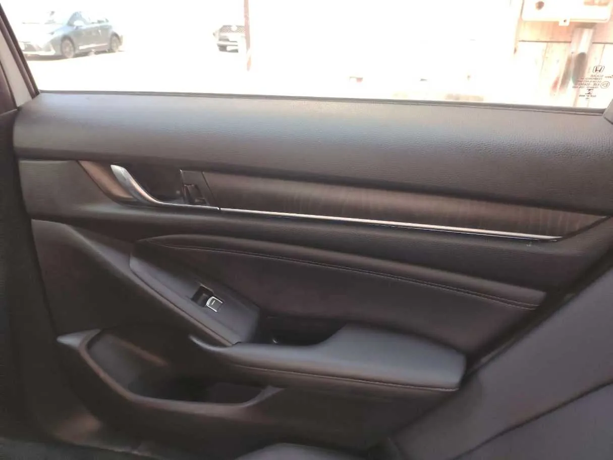 Car image 34