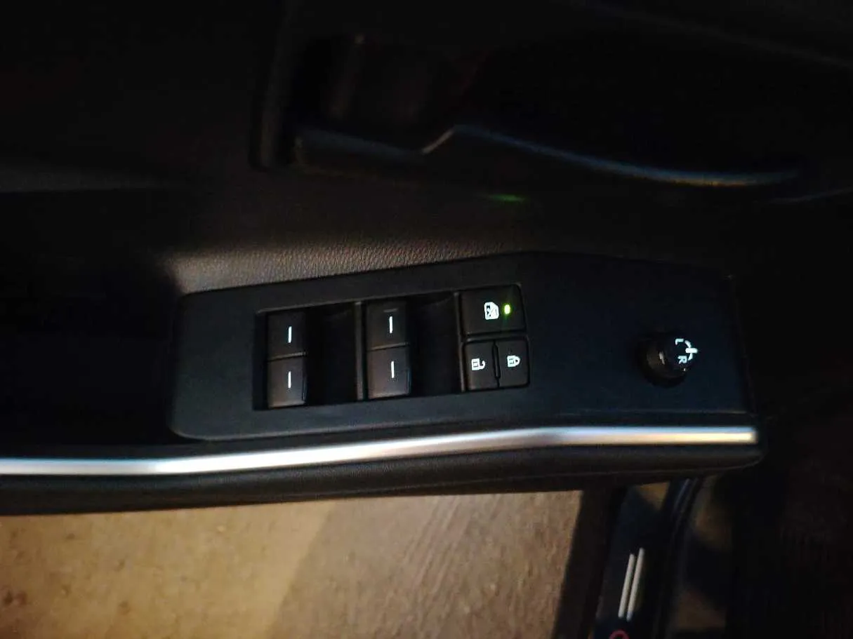 Car image 36